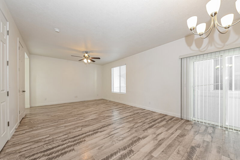 2,470/Mo, 13063 S Summerdale Dr Herriman, UT 84096 Living Room View