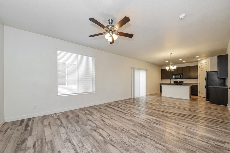 2,470/Mo, 13063 S Summerdale Dr Herriman, UT 84096 Living Room View 3