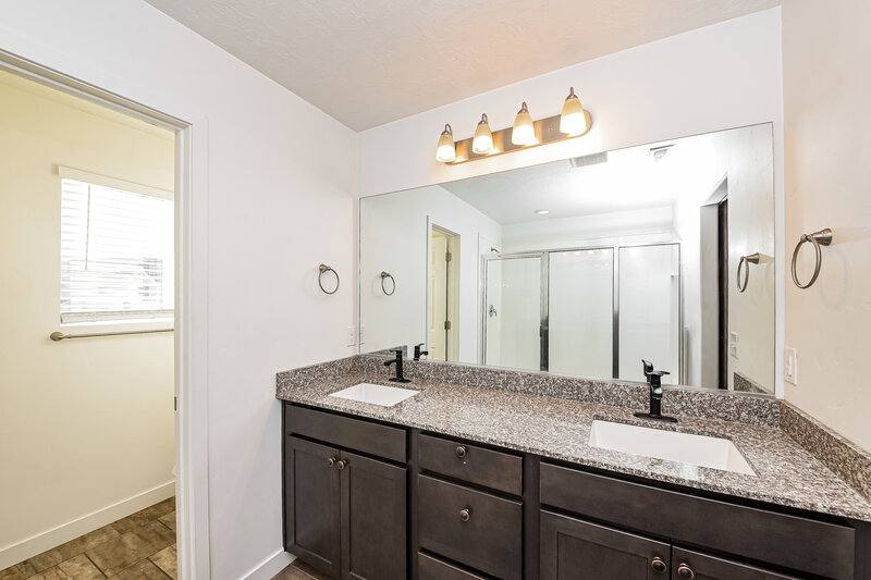 2,470/Mo, 13063 S Summerdale Dr Herriman, UT 84096 Main Bathroom View