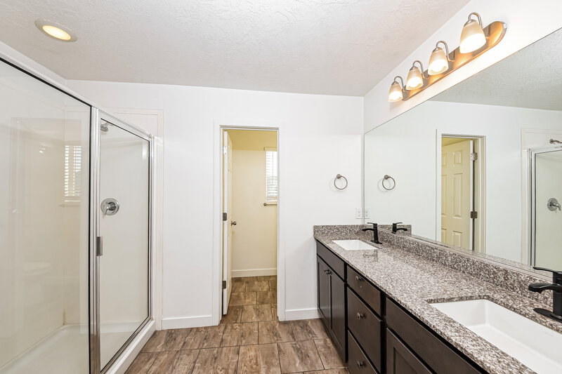 2,470/Mo, 13063 S Summerdale Dr Herriman, UT 84096 Main Bathroom View 2