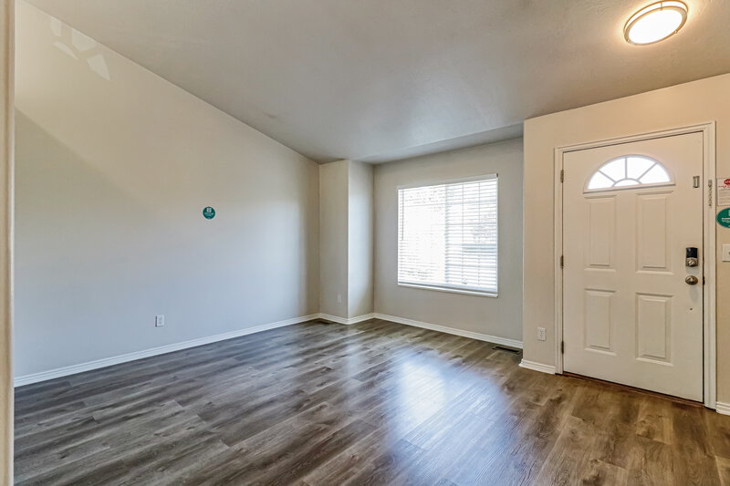 2,420/Mo, 91 S 350 W Clearfield, UT 84015 Living Room View