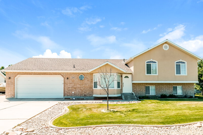 2,635/Mo, 4231 W 5900 S Roy, UT 84067 External View