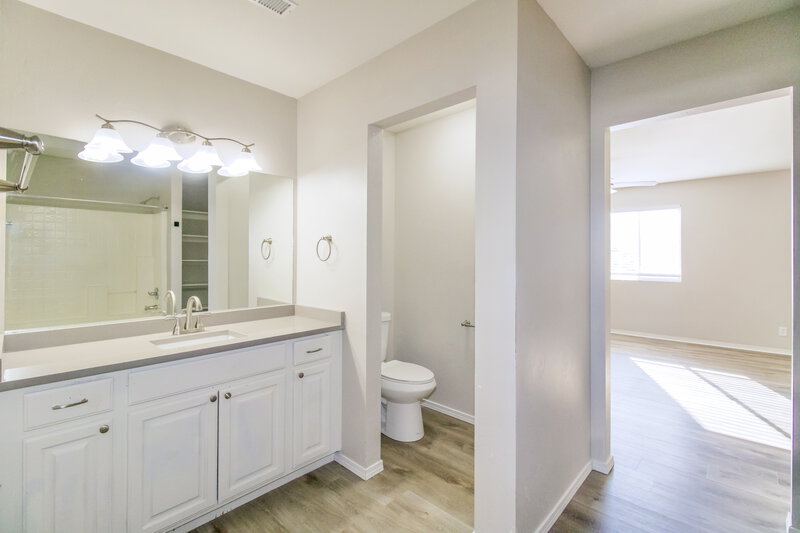 2,295/Mo, 3174 S Hunter Farm Way Salt Lake City, UT 84128 Main Bathroom View