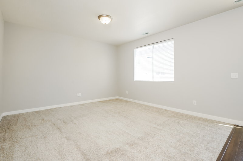 2,290/Mo, 2087 W 3290 S Syracuse, UT 84075 Living Room View
