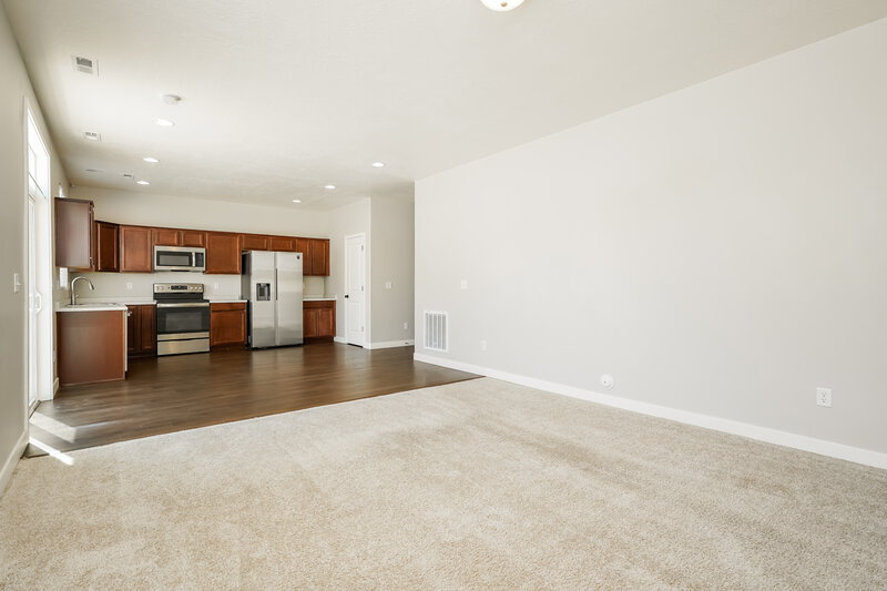 2,290/Mo, 2087 W 3290 S Syracuse, UT 84075 Living Room View 2