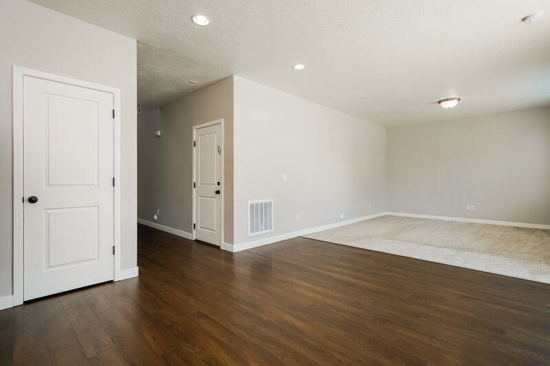 2,290/Mo, 2087 W 3290 S Syracuse, UT 84075 Dining Room View