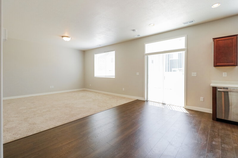 2,810/Mo, 2087 W 3290 S Syracuse, UT 84075 Misc View 3