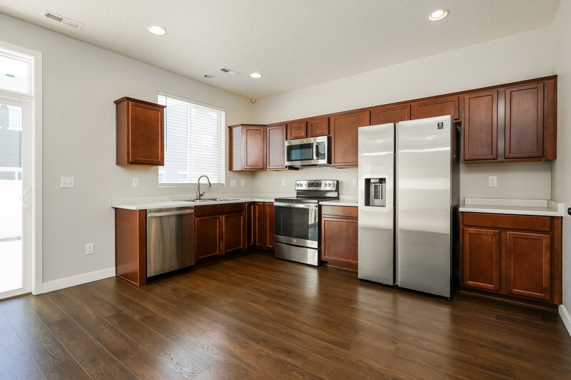 2,290/Mo, 2087 W 3290 S Syracuse, UT 84075 Kitchen View 2