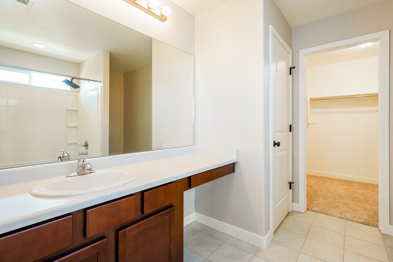 2,290/Mo, 2087 W 3290 S Syracuse, UT 84075 Main Bathroom View