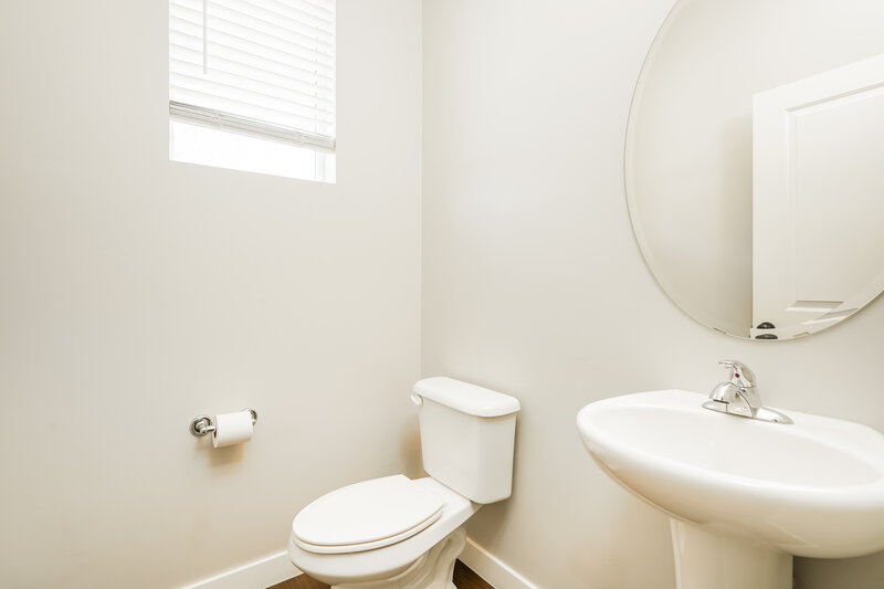 2,290/Mo, 2087 W 3290 S Syracuse, UT 84075 Bathroom View