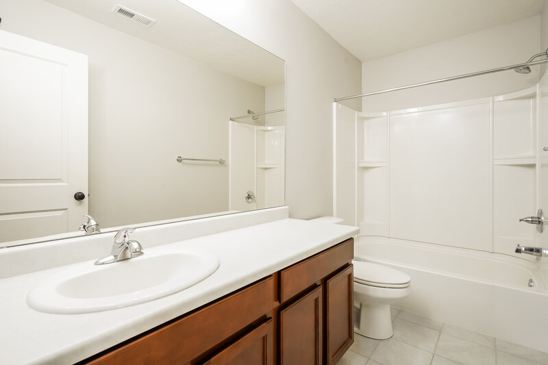 2,290/Mo, 2087 W 3290 S Syracuse, UT 84075 Bathroom View 2