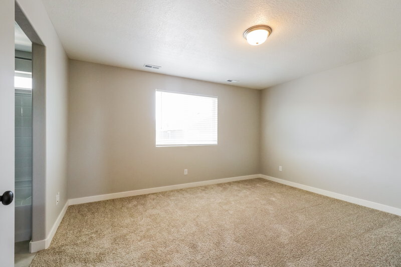 2,810/Mo, 2087 W 3290 S Syracuse, UT 84075 Misc View 12