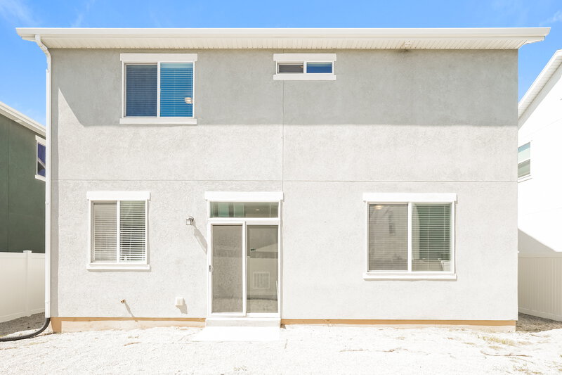 2,290/Mo, 2087 W 3290 S Syracuse, UT 84075 Rear View