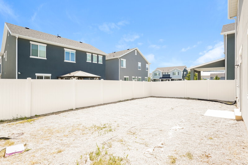 2,290/Mo, 2087 W 3290 S Syracuse, UT 84075 Rear View 2
