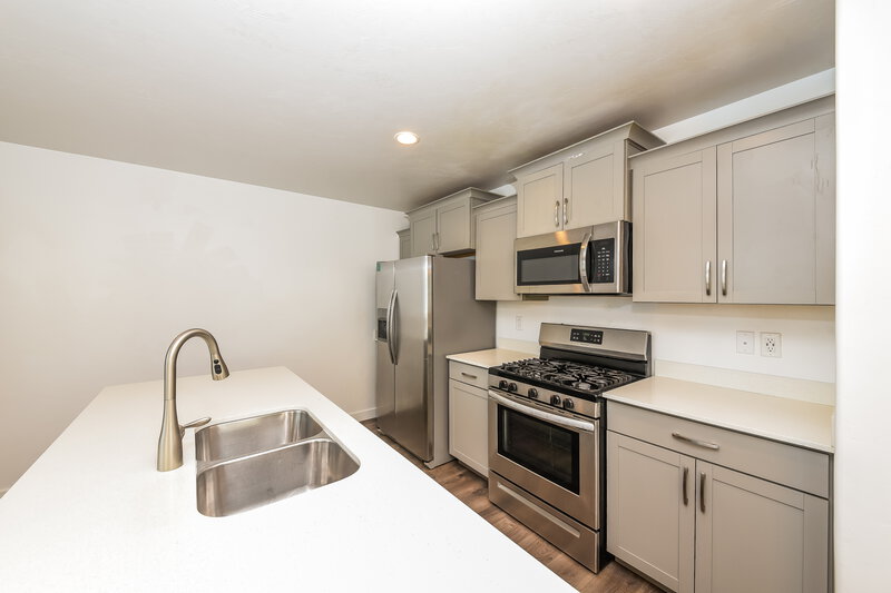3,285/Mo, 7877 S Cronus Ln West Jordan, UT 84081 Kitchen View 2