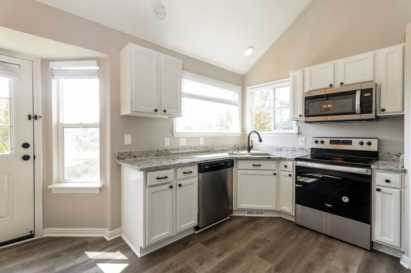2,350/Mo, 599 Janelle Cove Way Tooele, UT 84074 Kitchen View 2
