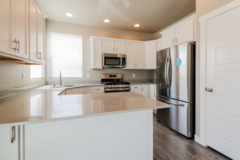 2,265/Mo, 5718 N Osprey Dr Tooele, UT 84074 Kitchen View