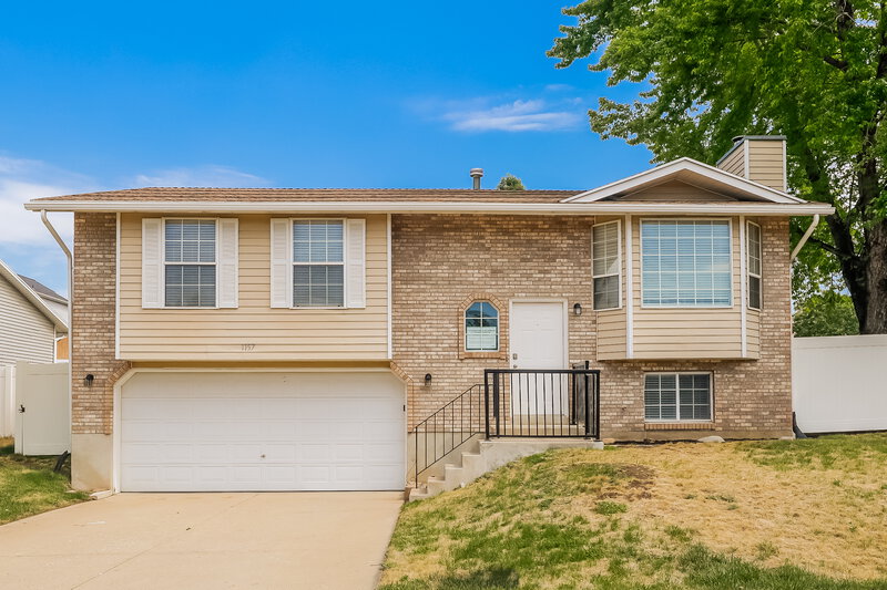2,270/Mo, 1157 E 2450 N Layton, UT 84040 External View
