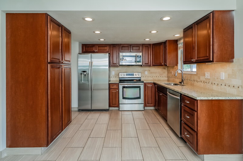 2,295/Mo, 1157 E 2450 N Layton, UT 84040 Kitchen View