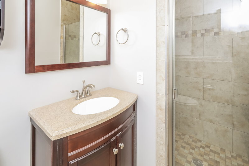 2,295/Mo, 1157 E 2450 N Layton, UT 84040 Bathroom View