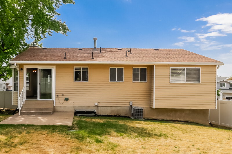 2,295/Mo, 1157 E 2450 N Layton, UT 84040 Rear View 2