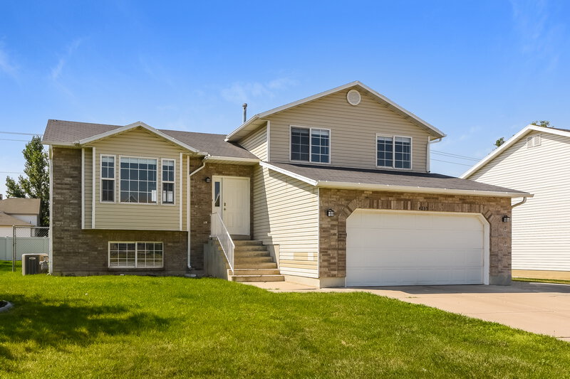 2,390/Mo, 4235 W 5475 S Roy, UT 84067 External View