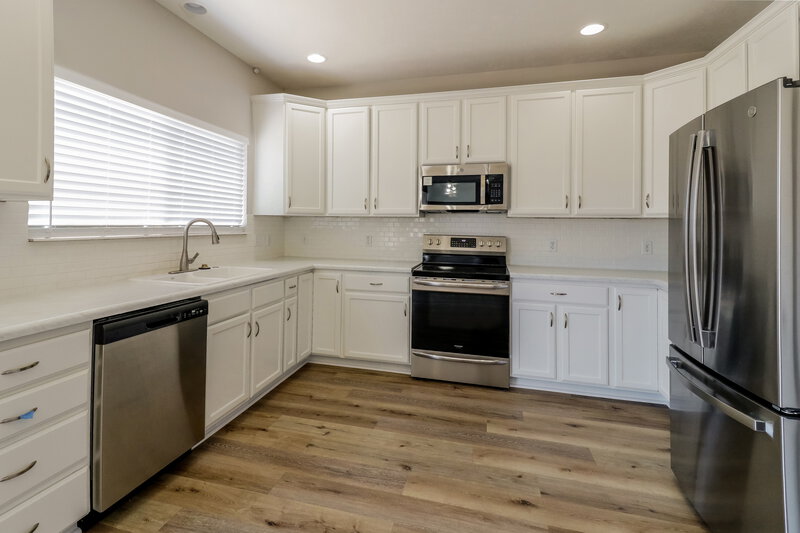 2,590/Mo, 874 E 2200 S Clearfield, UT 84015 Kitchen View