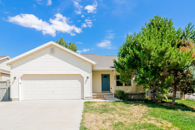 2,320/Mo, 4049 E Sioux St Eagle Mountain, UT 84005 External View