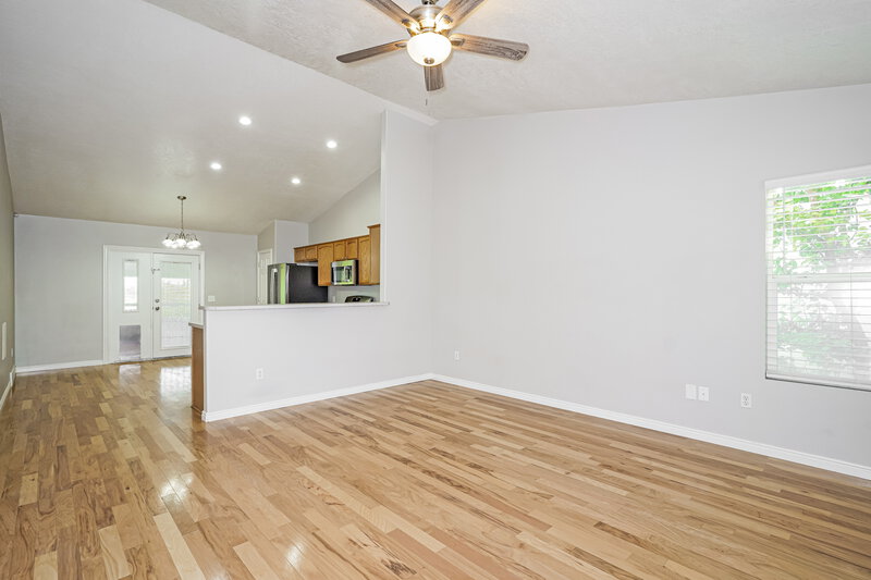 2,165/Mo, 4049 E Sioux St Eagle Mountain, UT 84005 Living Room View
