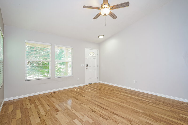 2,165/Mo, 4049 E Sioux St Eagle Mountain, UT 84005 Living Room View 2
