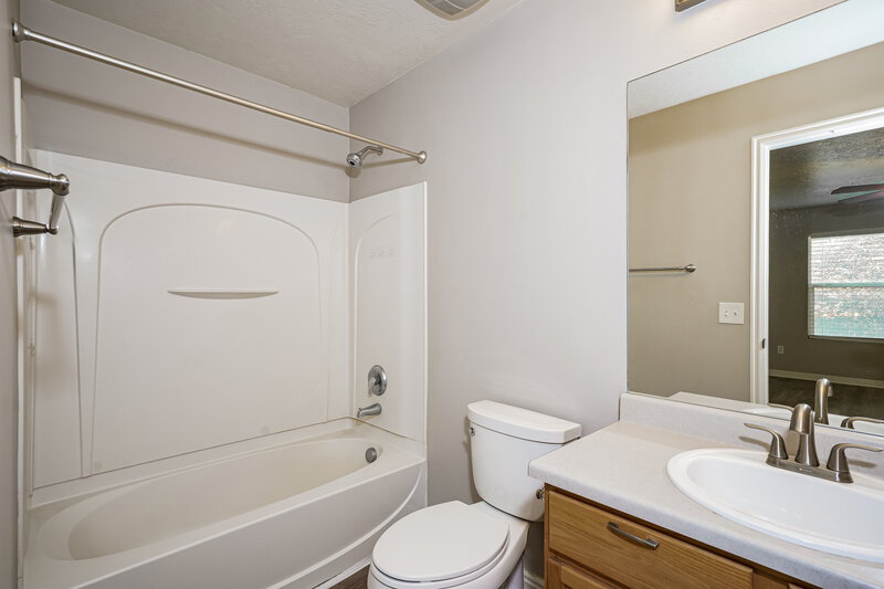 2,165/Mo, 4049 E Sioux St Eagle Mountain, UT 84005 Main Bathroom View