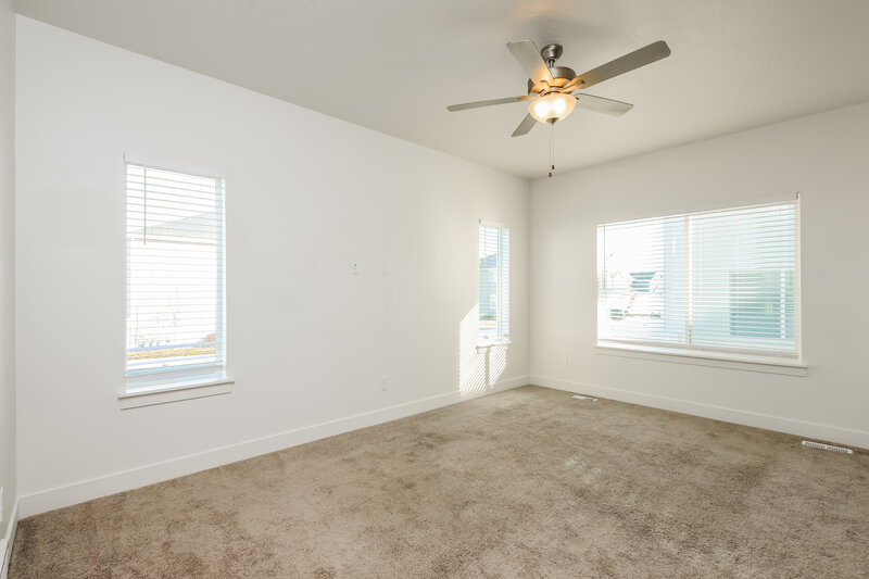 1,860/Mo, 4762 E Lake Corner Dr Eagle Mountain, UT 84005 Living Room View