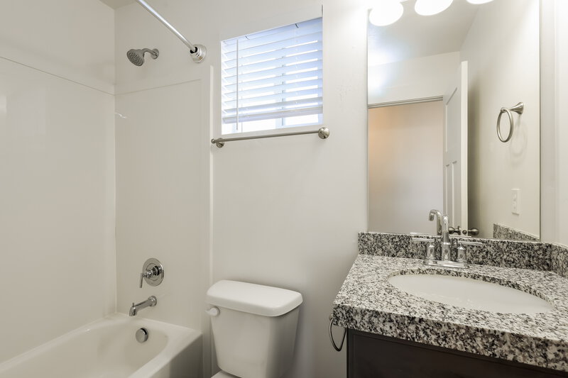 1,860/Mo, 4762 E Lake Corner Dr Eagle Mountain, UT 84005 Bathroom View 2