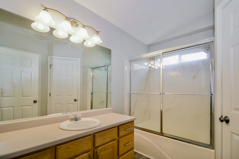 2,680/Mo, 1484 E 1230 S Provo, UT 84606 Main Bathroom View