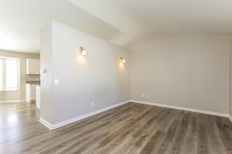 2,745/Mo, 874 N Main St Orem, UT 84057 Living Room View