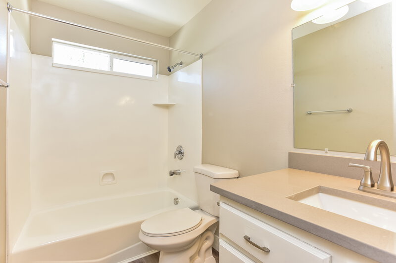 2,765/Mo, 874 N Main St Orem, UT 84057 Bathroom View