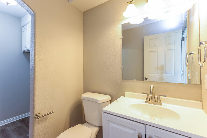 2,745/Mo, 874 N Main St Orem, UT 84057 Bathroom View