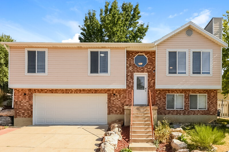 2,195/Mo, 3064 N 2175 E Layton, UT 84040 External View