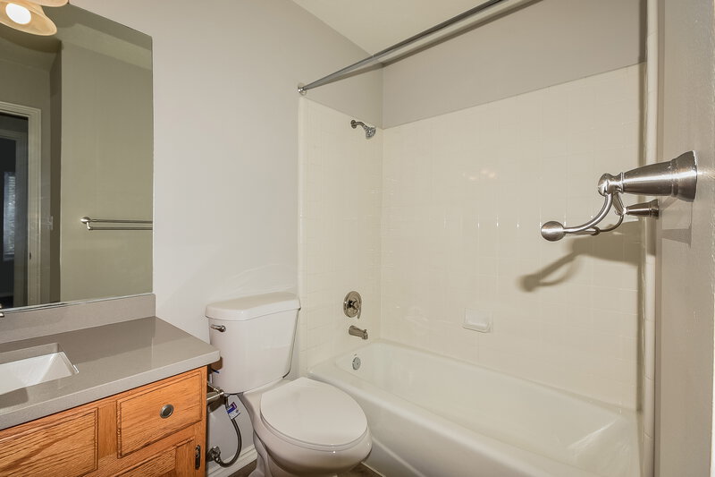 1,950/Mo, 3064 N 2175 E Layton, UT 84040 Bathroom View