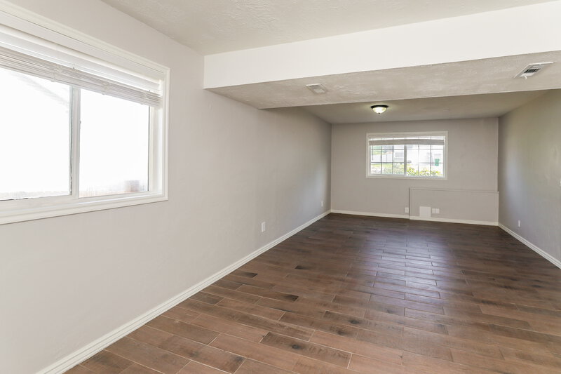 2,120/Mo, 486 W 225 N Clearfield, UT 84015 Family Room View 2