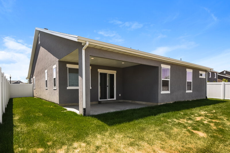 2,325/Mo, 1382 W Waterfront Dr Syracuse, UT 84075 Rear View