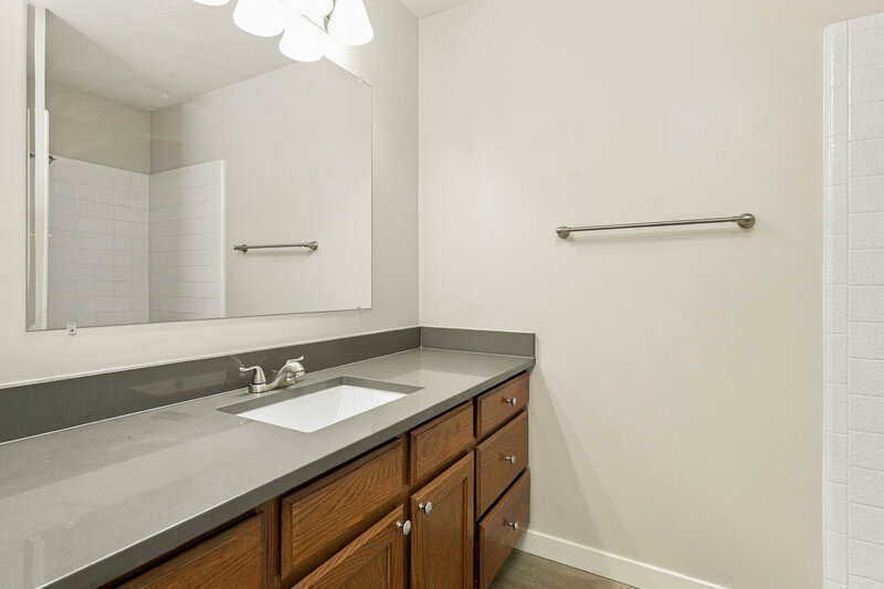 2,610/Mo, 2499 N 1050 W Clinton, UT 84015 Primary Bathroom View