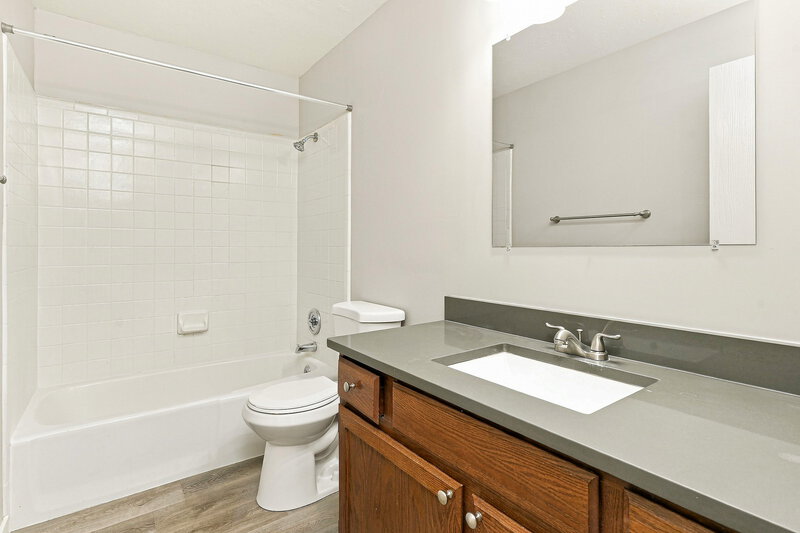 2,610/Mo, 2499 N 1050 W Clinton, UT 84015 Bathroom View