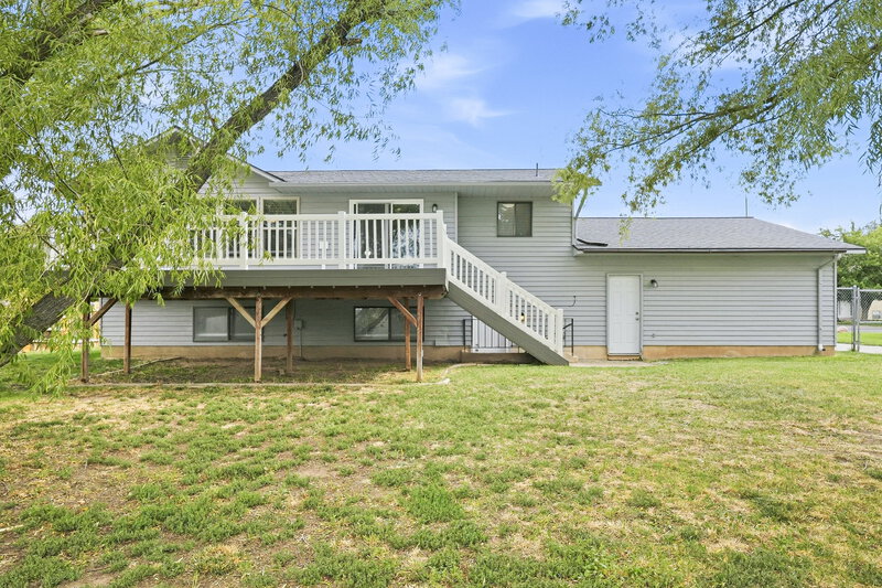 2,610/Mo, 2499 N 1050 W Clinton, UT 84015 Rear View