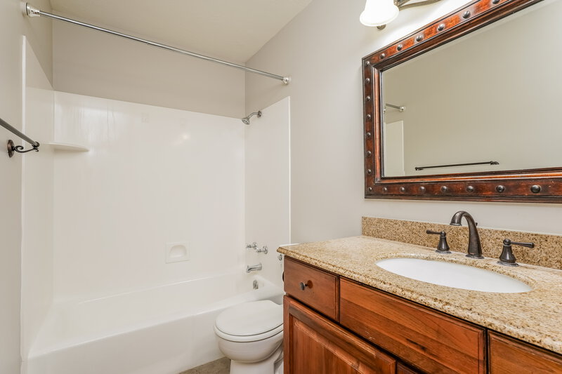 2,390/Mo, 1805 N 225 W Layton, UT 84041 Bathroom View 2