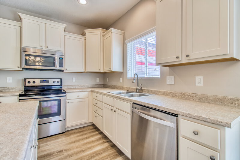 2,530/Mo, 13368 S Moorfield Dr Herriman, UT 84096 Kitchen View 2