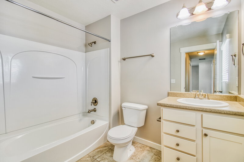 2,530/Mo, 13368 S Moorfield Dr Herriman, UT 84096 Bathroom View