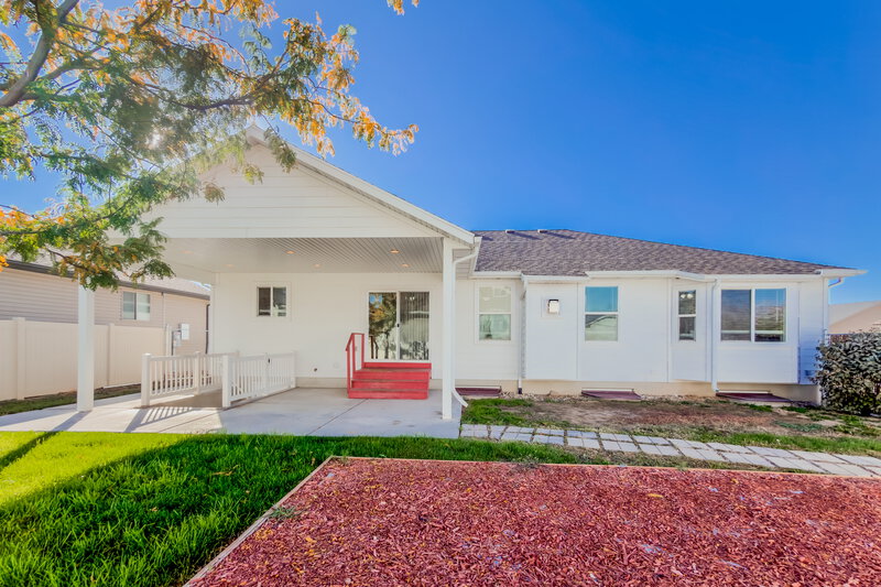 2,595/Mo, 1112 S 1425 W Clearfield, UT 84015 Rear View