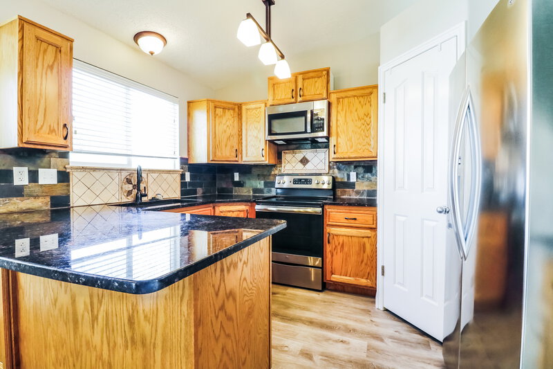 1,995/Mo, 3758 W 4525 S West Haven, UT 84401 Kitchen View