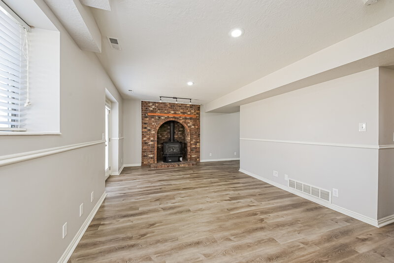 2,695/Mo, 8017 S 2100 E South Weber, UT 84405 Family Room View